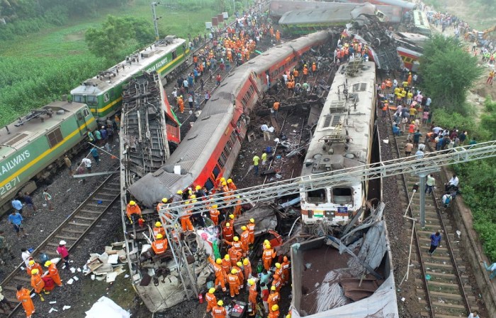 Столкновение поездов в Индии